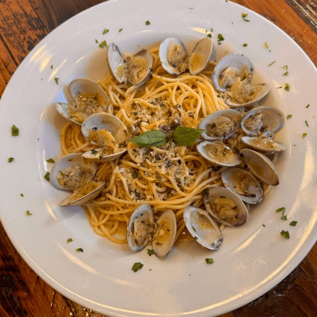 Linguine Alla Vongole.