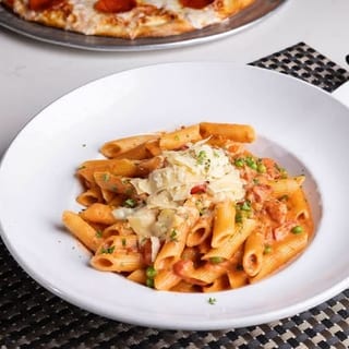 FULL TRAY PENNE ALLA VODKA
